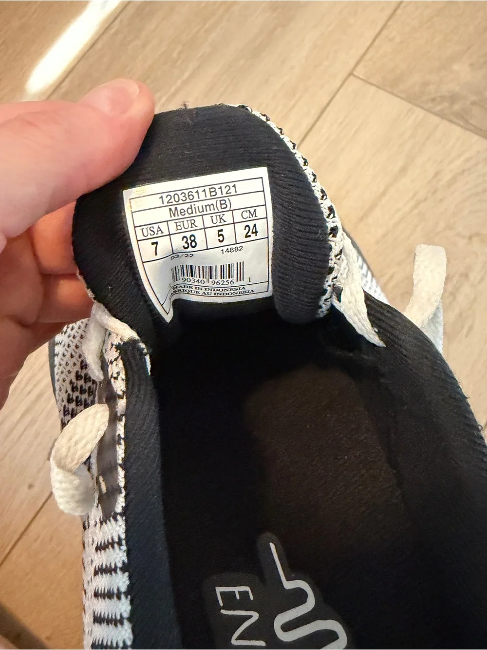 Brooks Women’s Revel 5 Sneakers Black and White Size 7